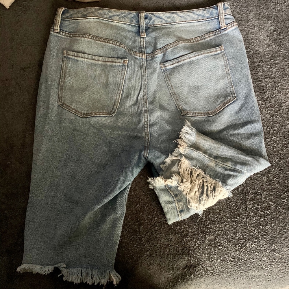 Shorts - Picture 3 of 4